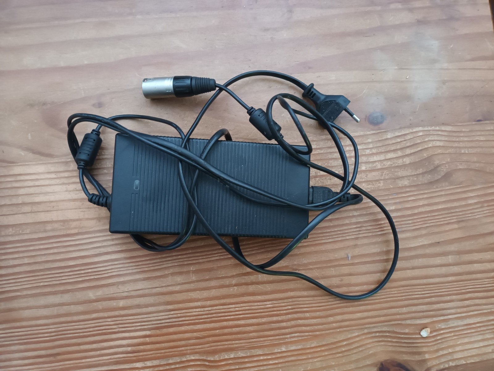 Oplader voor elektrische fiets of scooter, Ophalen of Verzenden, Gebruikt