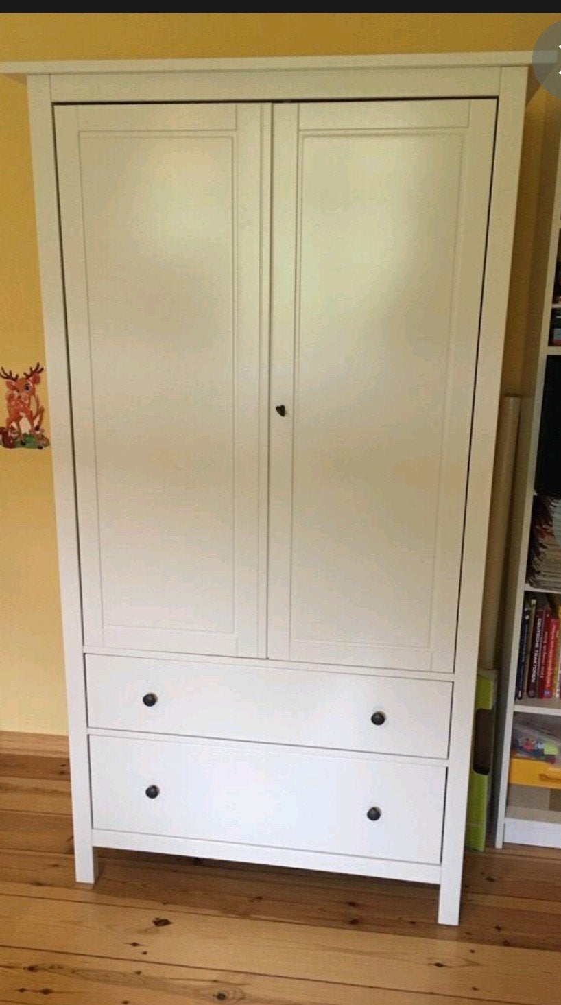 Witte houten kledingkast met roede en laden, Gebruikt, 100 tot 150 cm, Grenenhout, 150 tot 200 cm