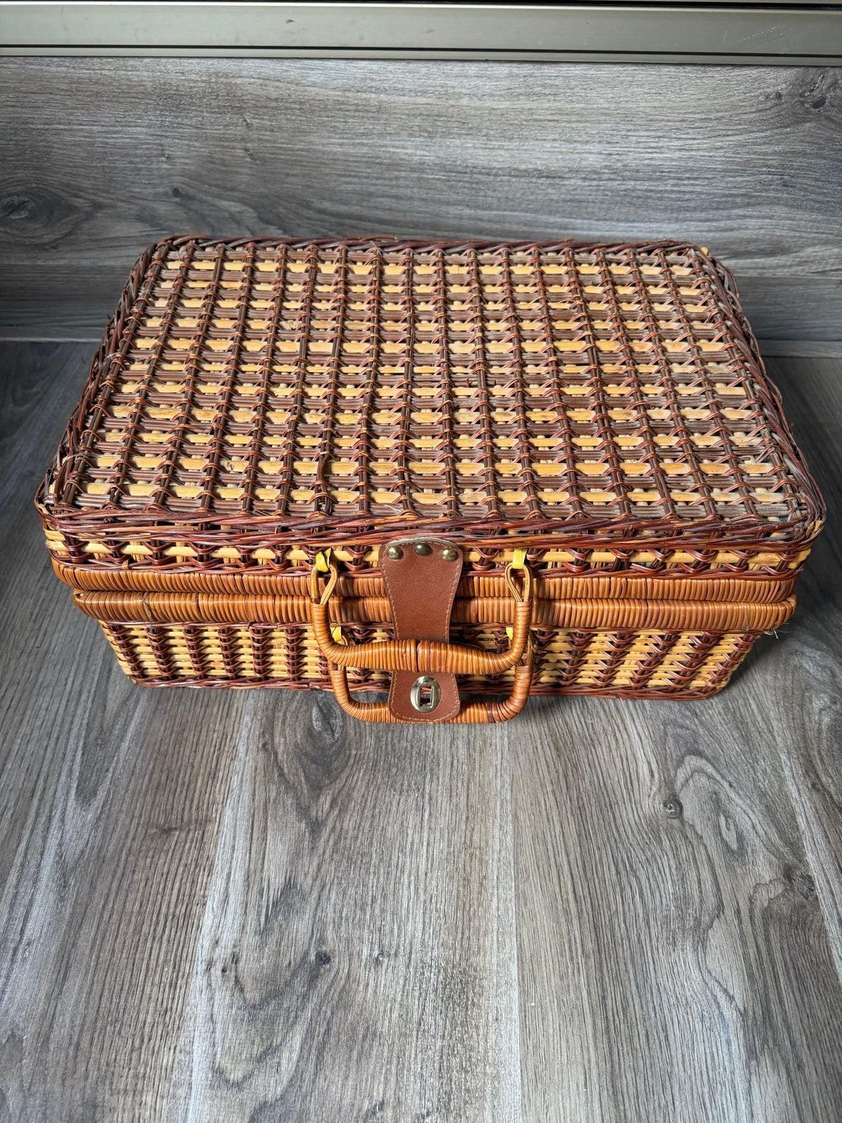 Vintage picknickmand met servies - zo goed als nieuw, Ophalen of Verzenden, Zo goed als nieuw