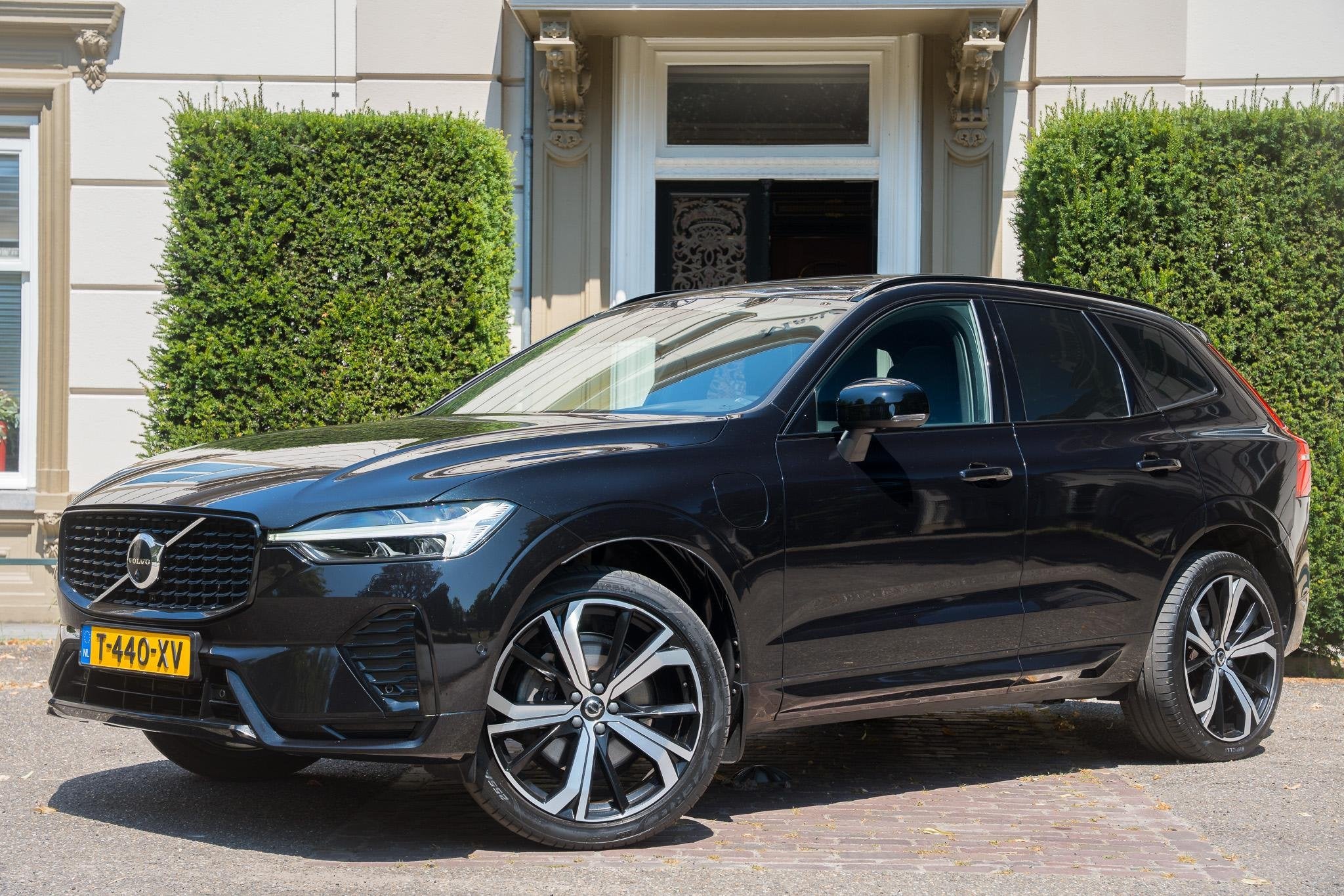 Volvo XC60 2.0 T6 Plug-in hybrid AWD Ultimate Dark TREKHAAK, Auto's, Automaat, Stof, Gebruikt, Euro 6