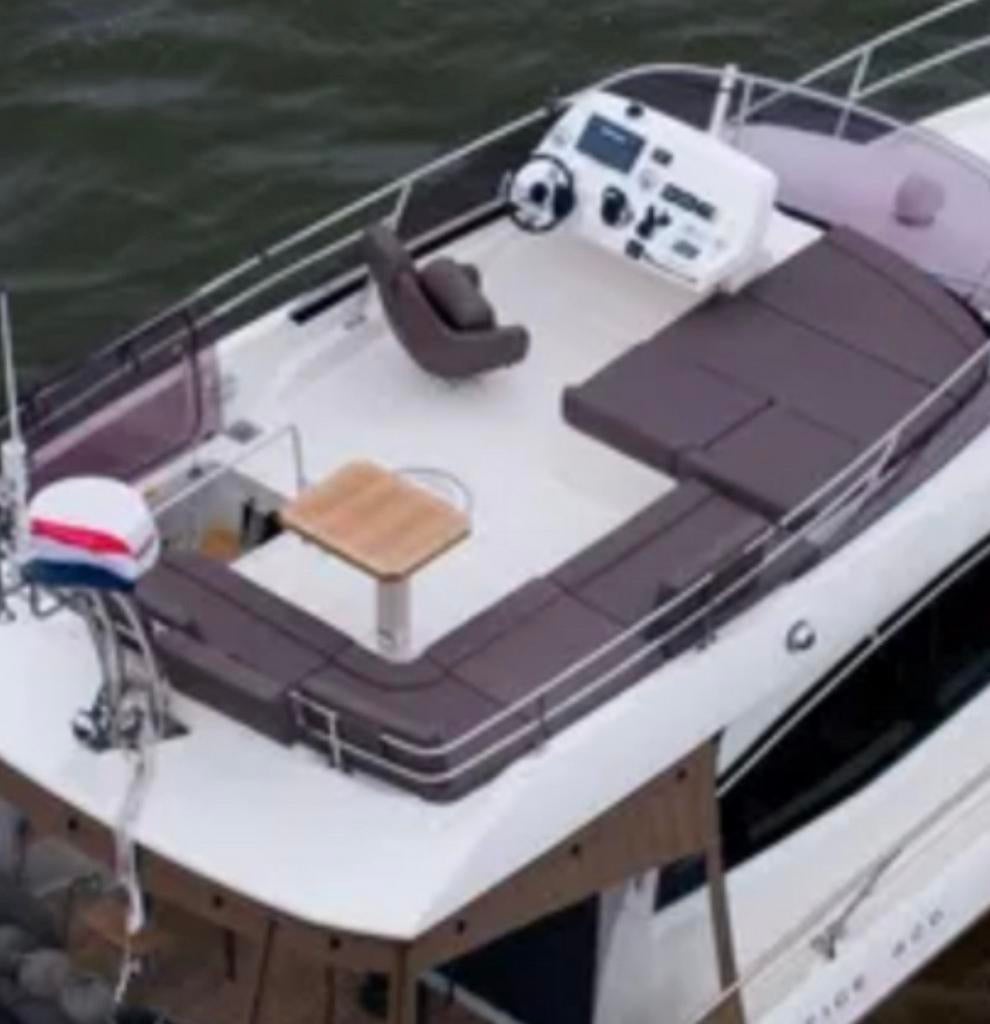 GEZOCHT: Iemand die hoezen voor over banken kan maken, Ophalen, Nieuw