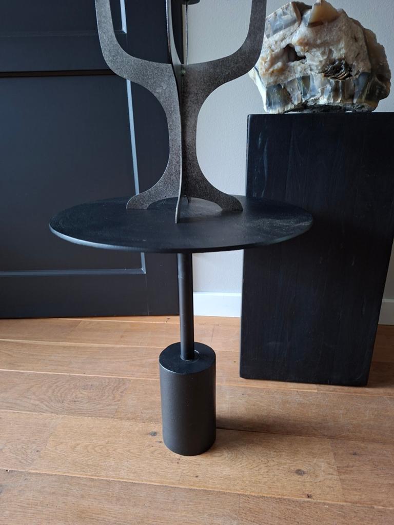 Bijzettafel zwart metaal, Ophalen of Verzenden, Rond, Metaal of Aluminium, Minder dan 55 cm