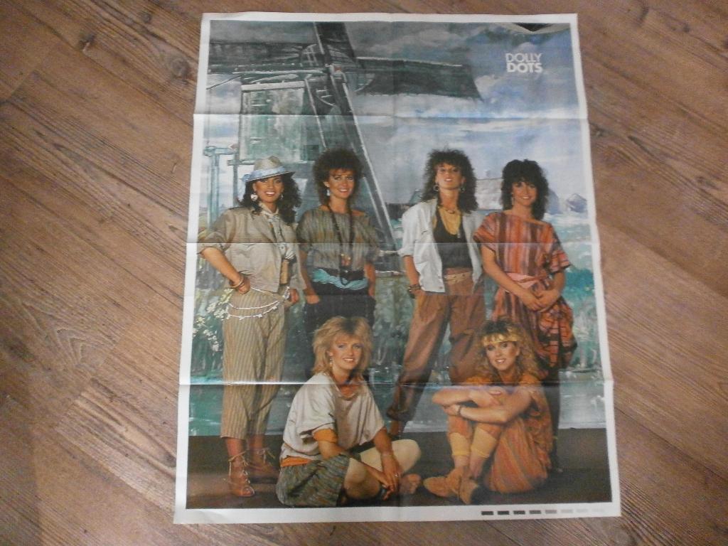 prachtexemplaar ! xl poster jaren 80 Dolly Dots / AC /DC, Verzenden, Zo goed als nieuw, A1 t/m A3, Muziek