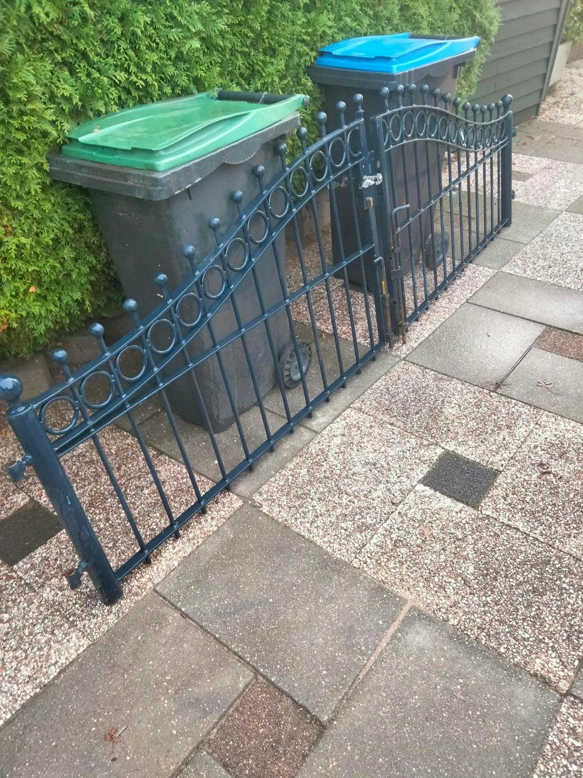 Sierhekwerk met poort - Blauw ijzeren tuinhek, Tuin en Terras, Ophalen, Met poort, Gebruikt, Sierhekwerk