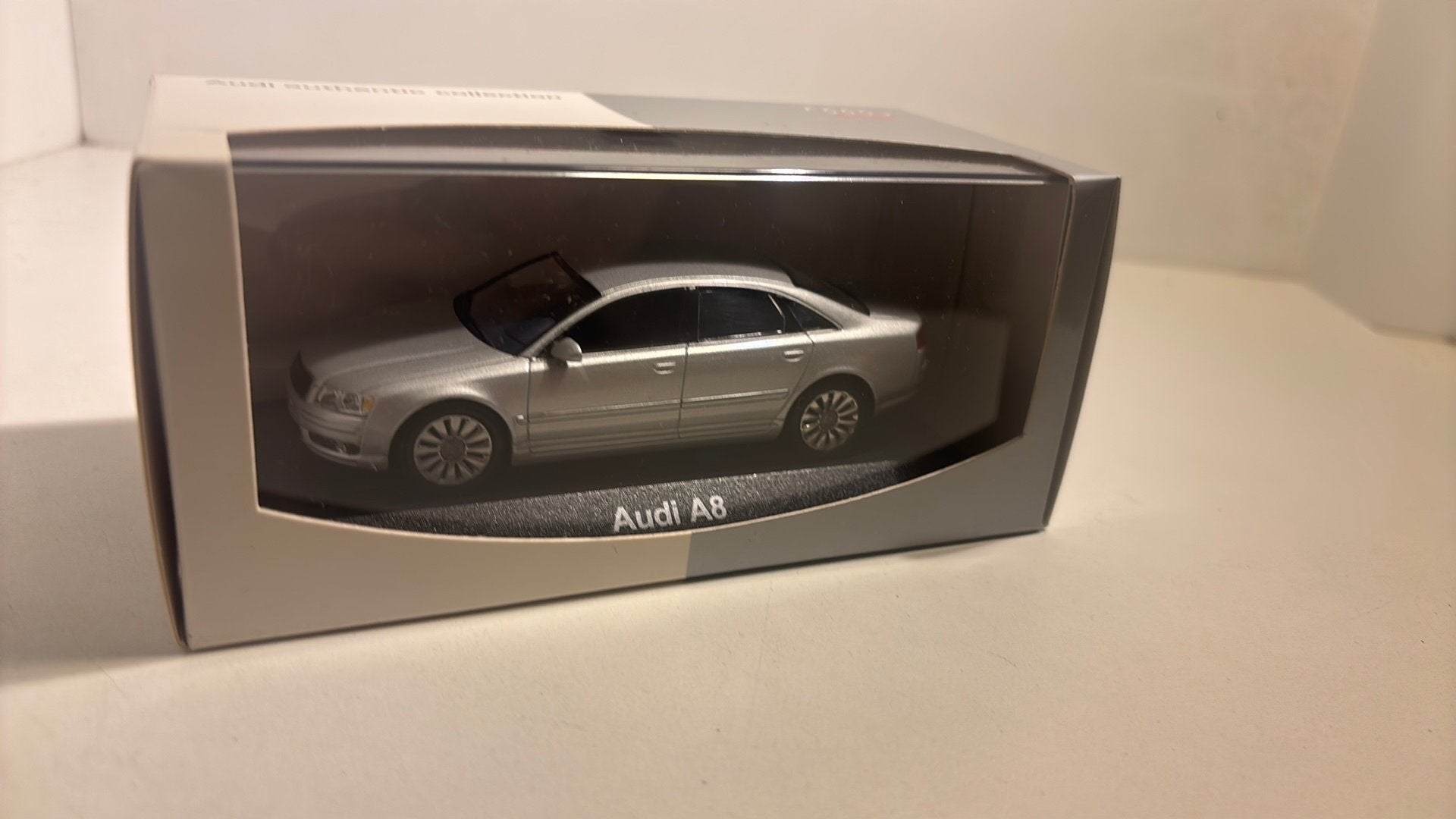 Audi a8 minichamps 1.43