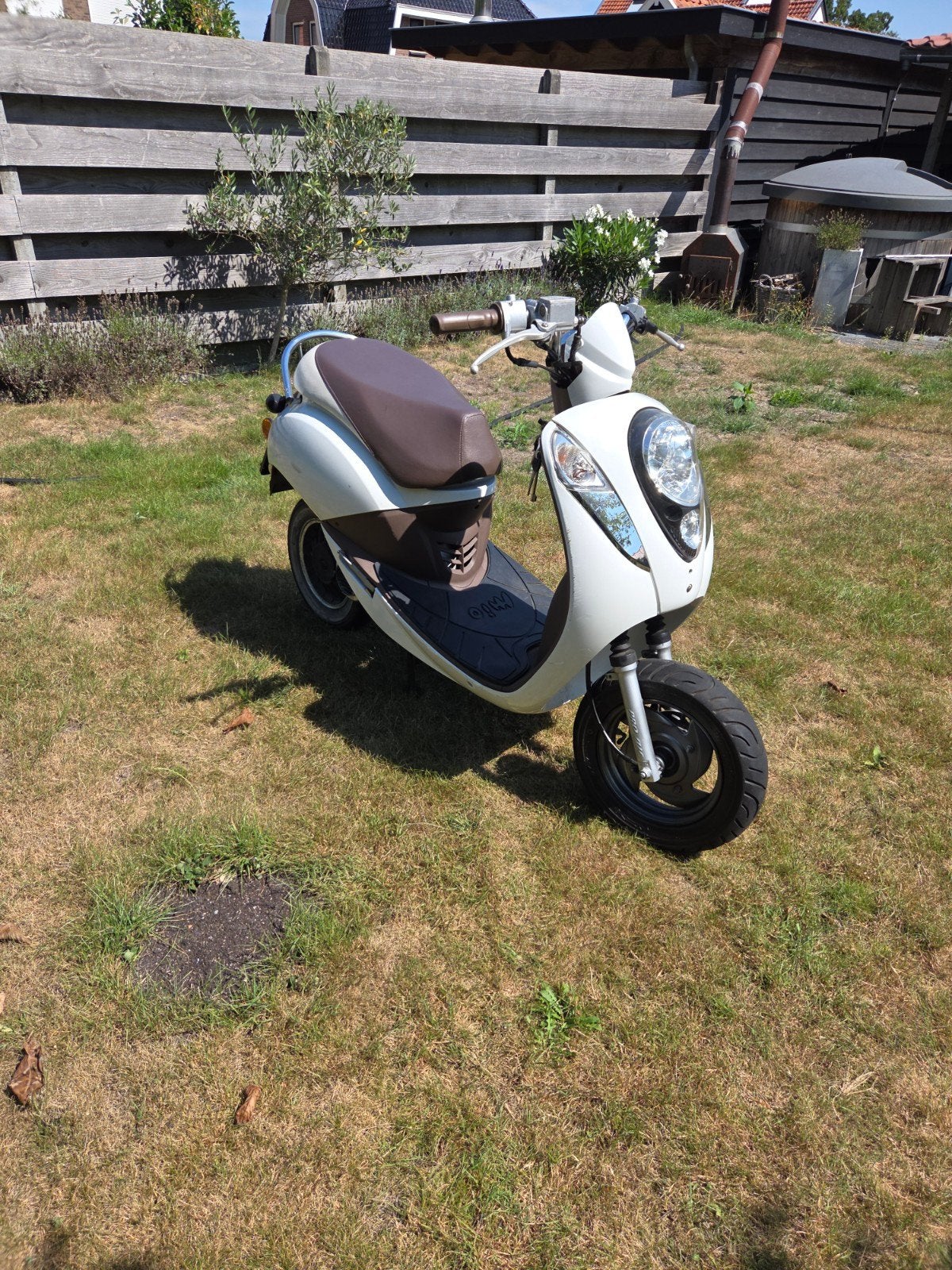 mio 100cc snor, Ophalen, Benzine, Mio