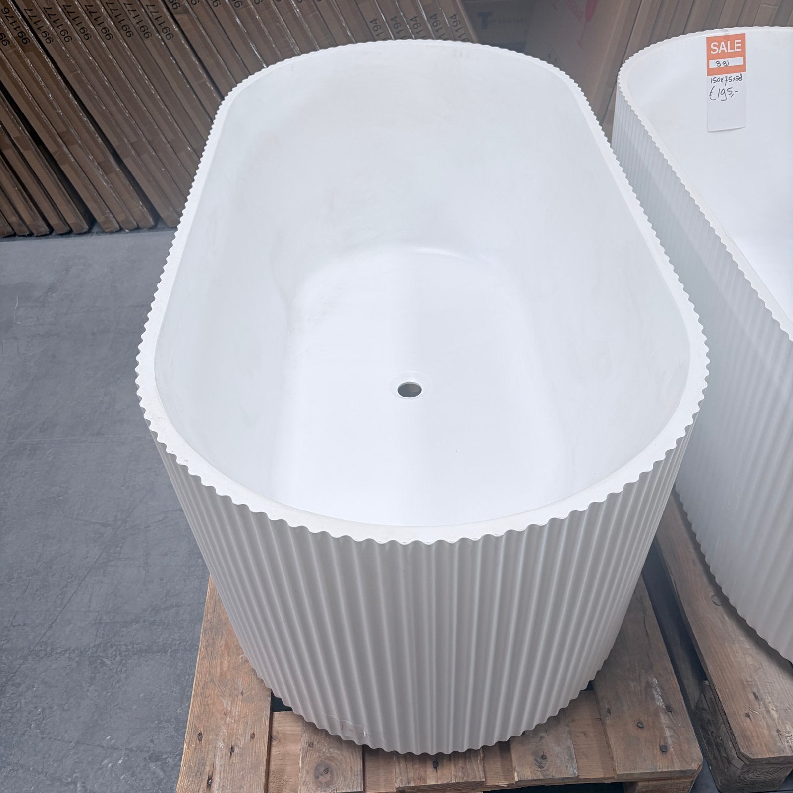 Vrijstaand Ligbad ribbel 150cm – Mega Deal Nieuw Bad nr392, Ophalen, Nieuw