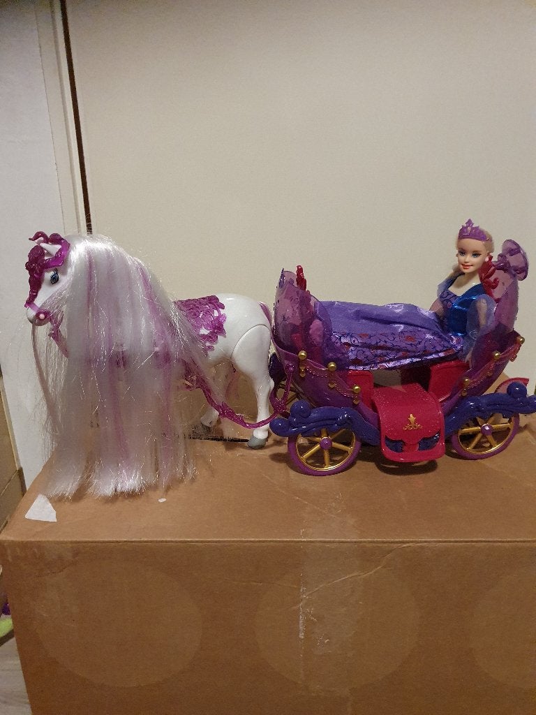 Barbie paard met koets en pop, Ophalen of Verzenden, Zo goed als nieuw