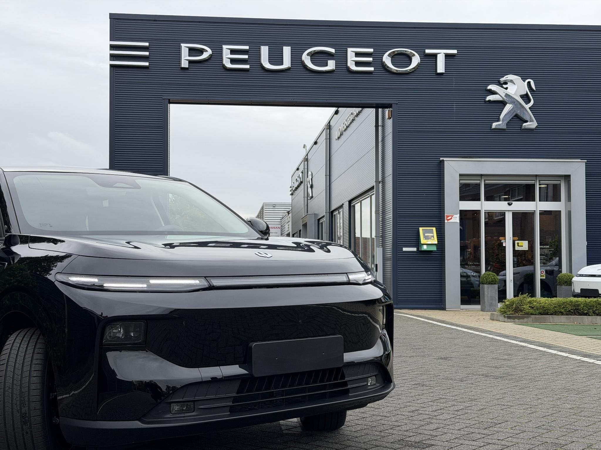 Leapmotor B10 Design Hybrid EV 18.8 kWh 218PK Automaat Navig, Auto's, 12 maanden, Achterwielaandrijving, 4 cilinders, Zwart