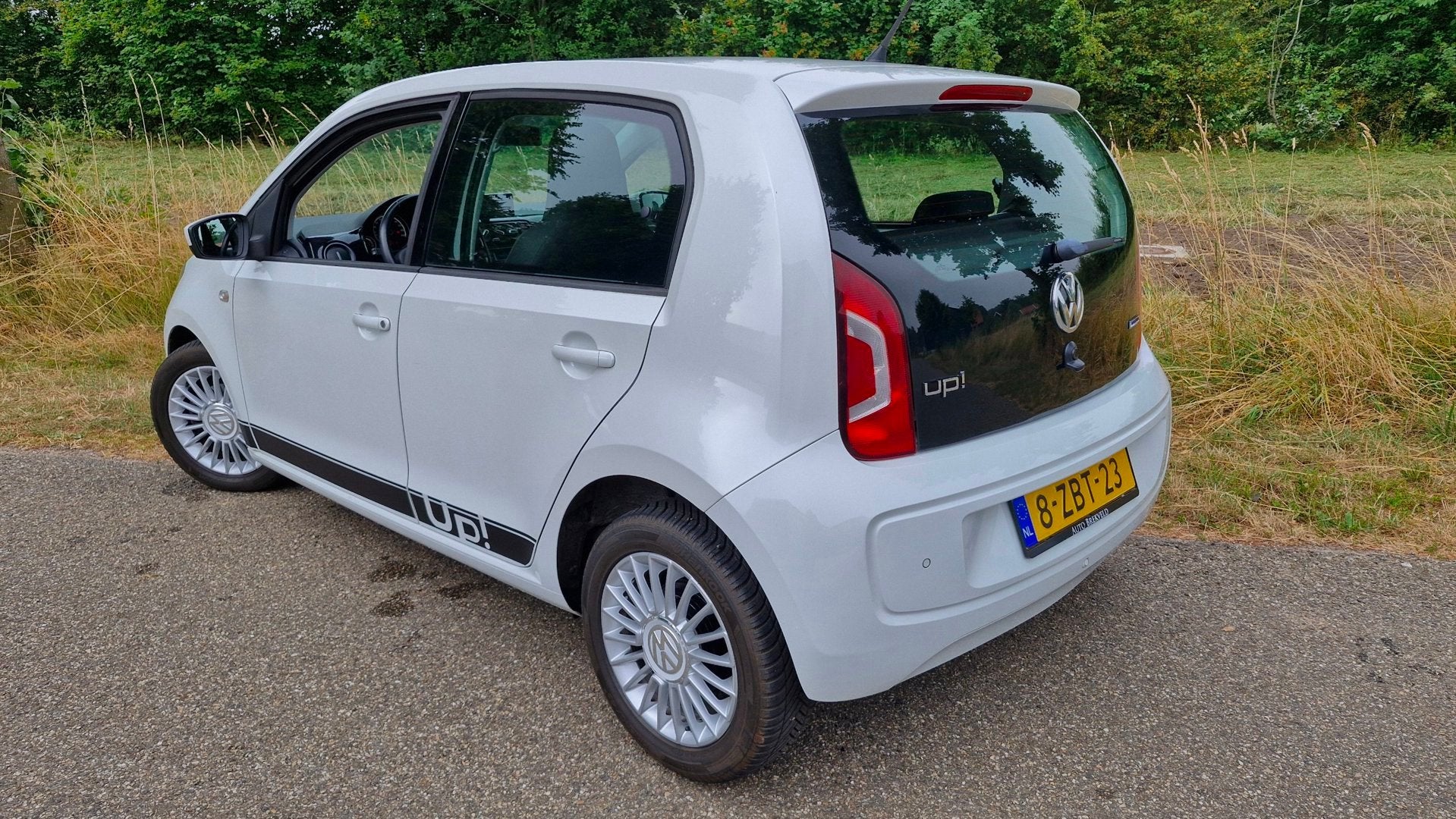 Volkswagen Up! 1.0 high up! BlueMotion 60PK | Rijklaar | Cru, Auto's, Voorwielaandrijving, Euro 5, Stof, Gebruikt