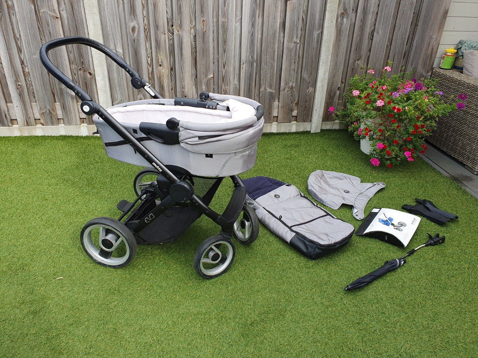 Mutsy Evo kinderwagen met reiswieg en accessoires, Gebruikt, Mutsy, Met reiswieg, Ophalen