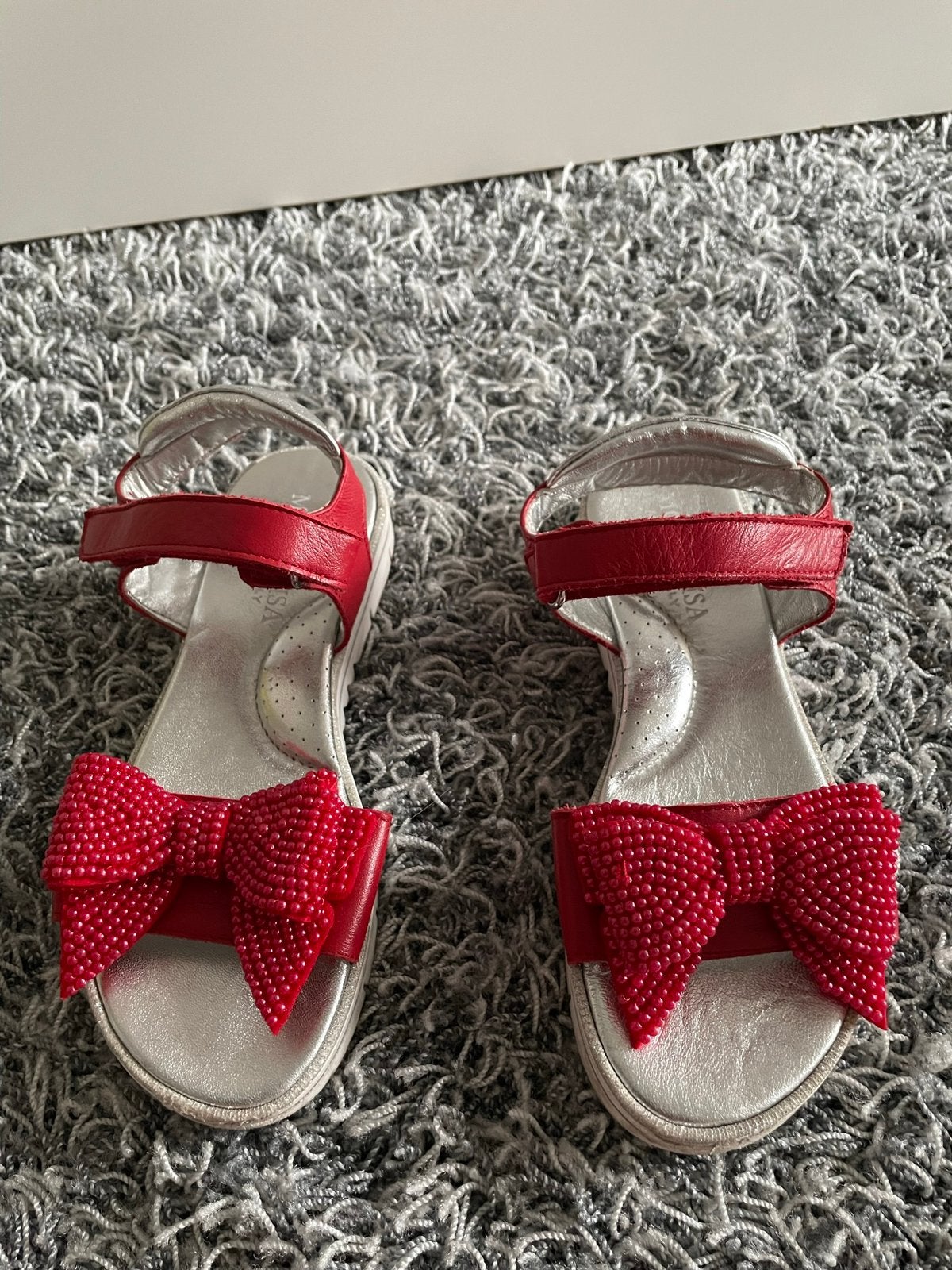 Monnalisa sandaaltjes met strik met kralen maat 25, Meisje, Schoenen, Ophalen of Verzenden, Zo goed als nieuw
