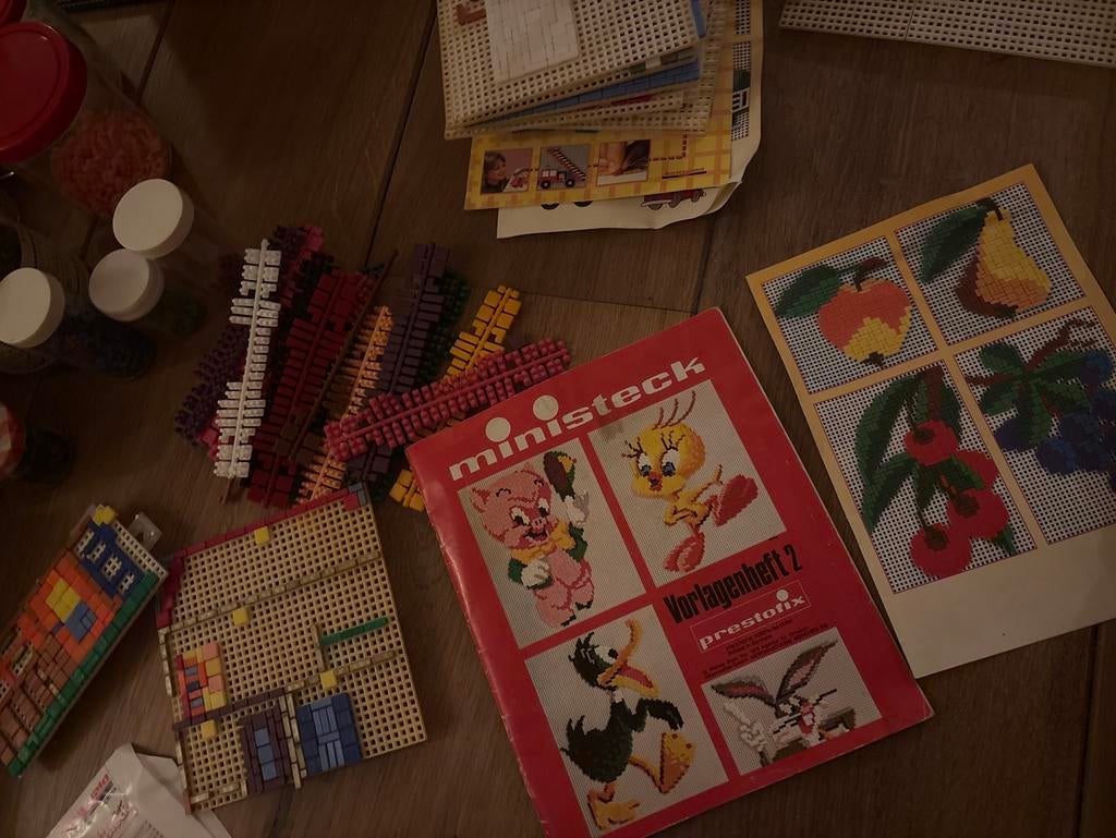 Grote collectie Ministeck: platen, steentjes en voorbeelden, Hobby en Vrije tijd, Ministeck, Ophalen of Verzenden, Gebruikt, Box-set