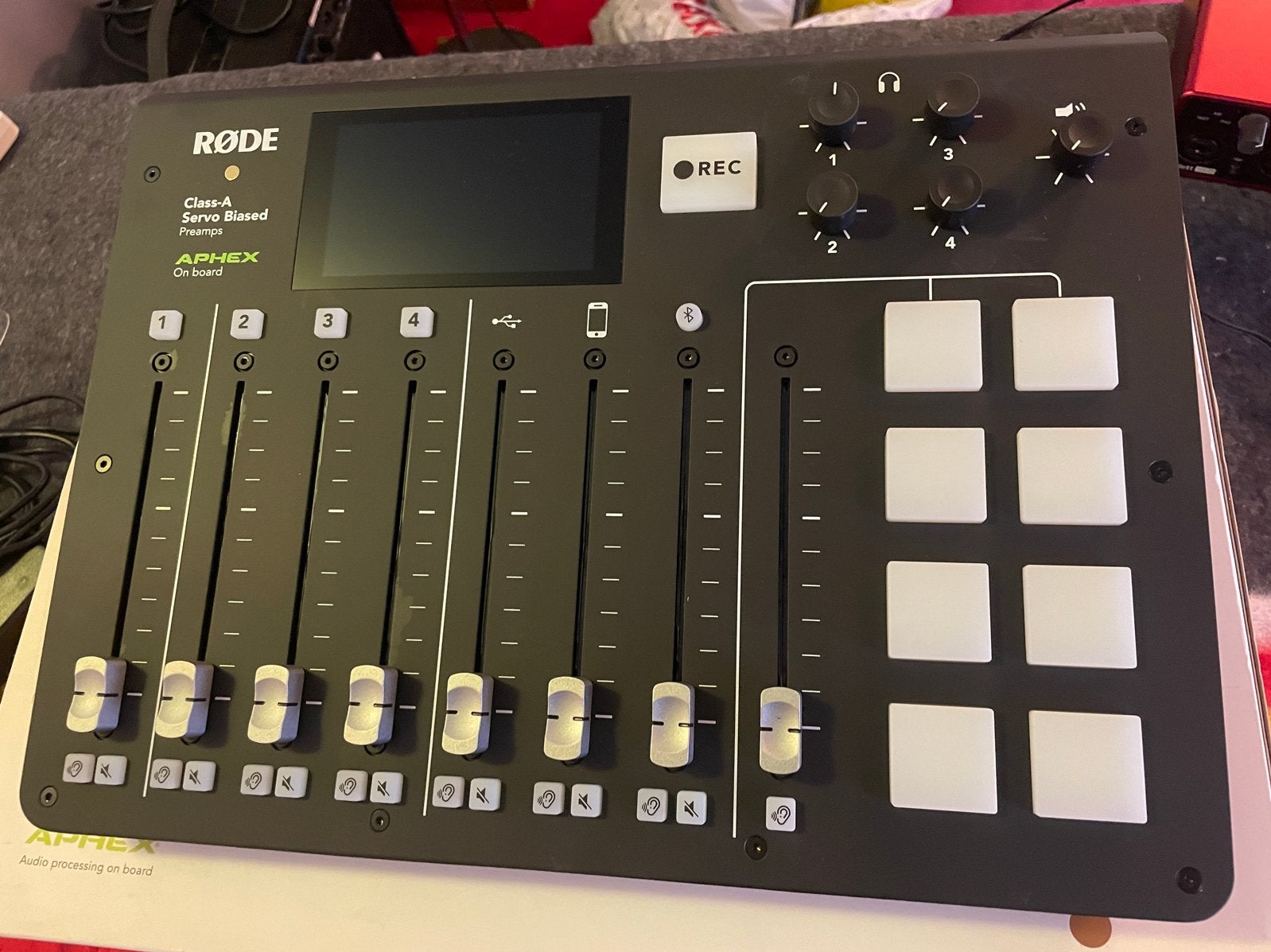 RØDECaster Pro - nieuw - mét decksaver!, Ophalen of Verzenden, Zo goed als nieuw, Minder dan 5 kanalen, Microfooningang