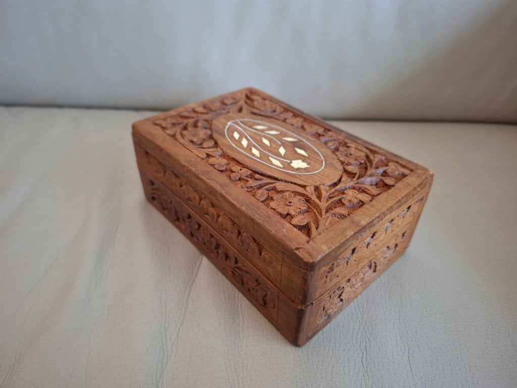Vintage houtsnijwerk doosje, Antiek en Kunst, Kunst | Beelden en Houtsnijwerken, Verzenden, Handgemaakt, Hout, Houtsnijwerk