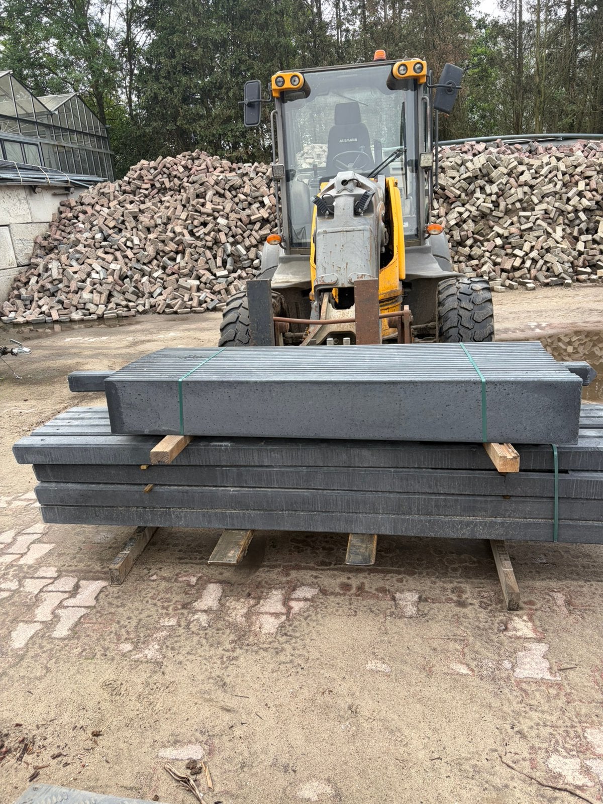 Gloednieuwe betonpalen & betonplaten voor schutting, Doe-het-zelf en Verbouw, Hout en Planken, Minder dan 25 mm, Nieuw, Ophalen of Verzenden