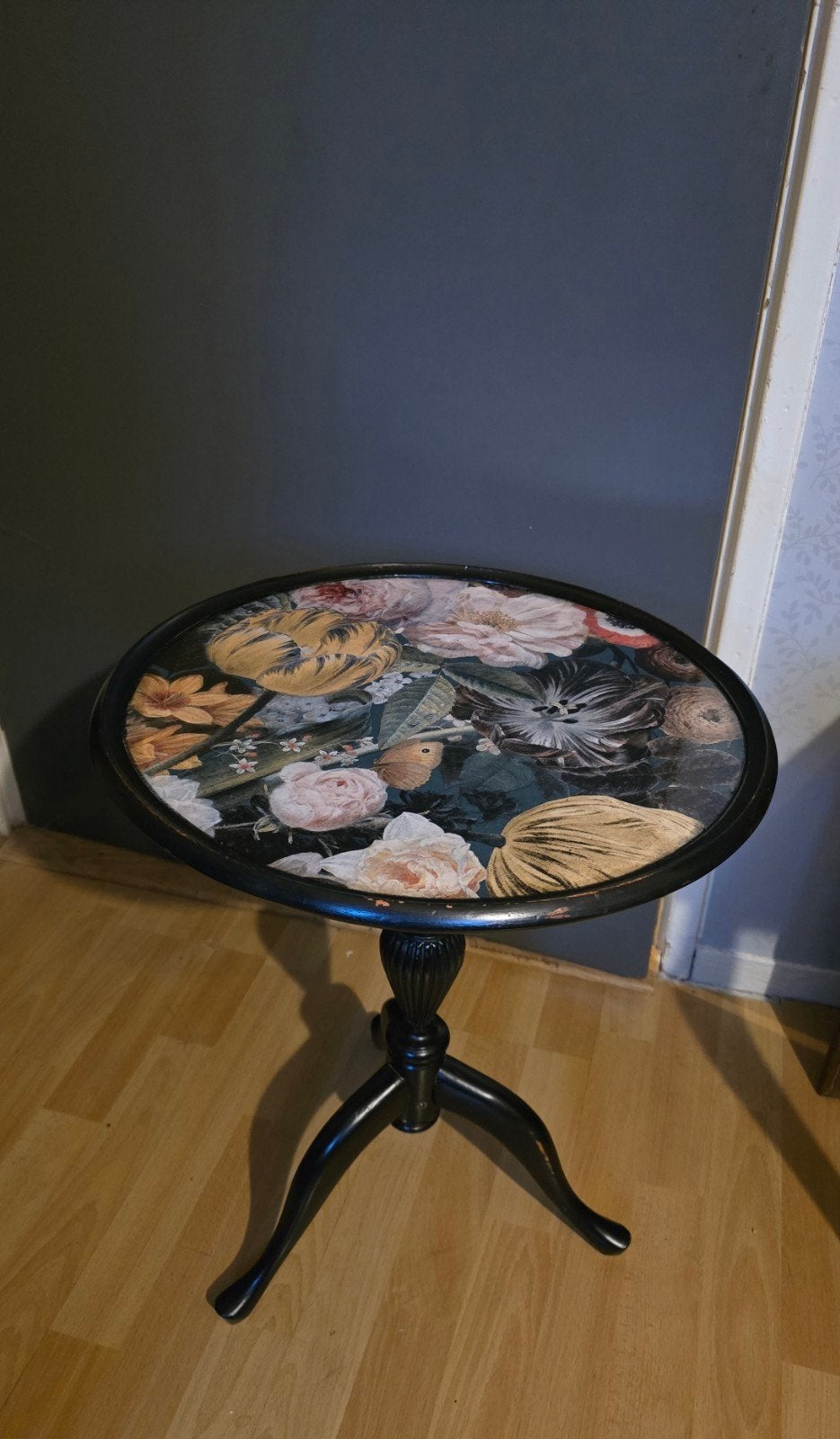 Oud houten bijzet tafeltje floraal decor, Ophalen of Verzenden, Rond, Minder dan 55 cm, 45 tot 60 cm