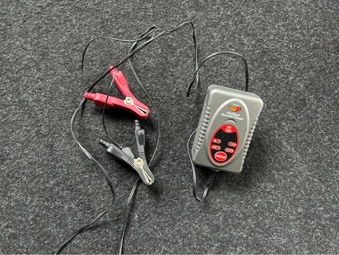 Benton BX-4 intelligente motor acculader, Motoren, Accessoires | Overige, Ophalen, Zo goed als nieuw