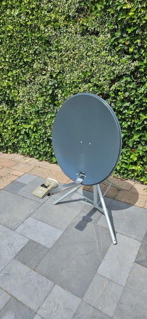 Satellietschotel 65 cm met kabel en zoeker, Ophalen, Gebruikt, (Schotel)antenne-accessoires, Overige merken