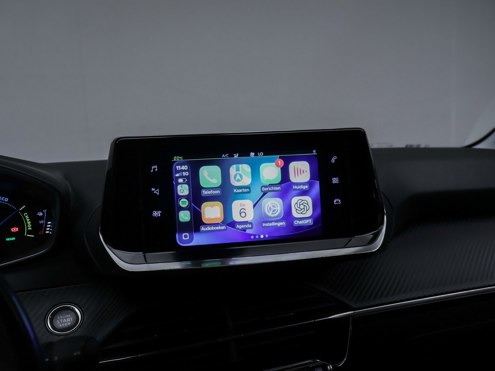 Peugeot E-208 EV Allure 50 kWh SOH 90% (CARPLAY,NAVI,LED,CRU, Auto's, Peugeot, 136 pk, Gebruikt, Zwart, Origineel Nederlands
