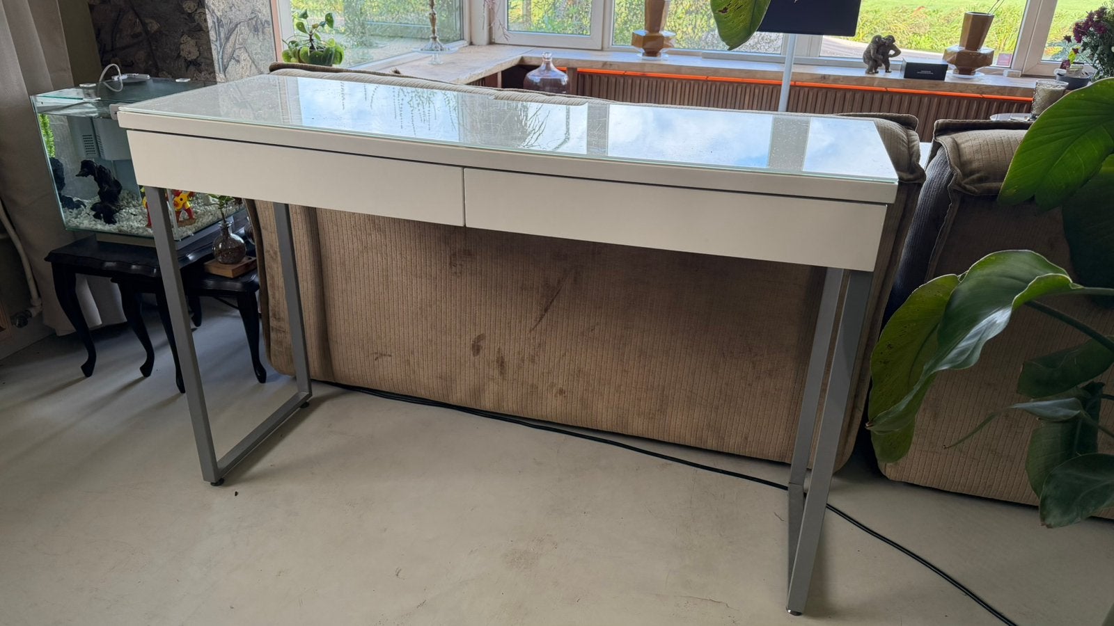 Ikea bureau / sidetable / haltafel, Ophalen, Zo goed als nieuw