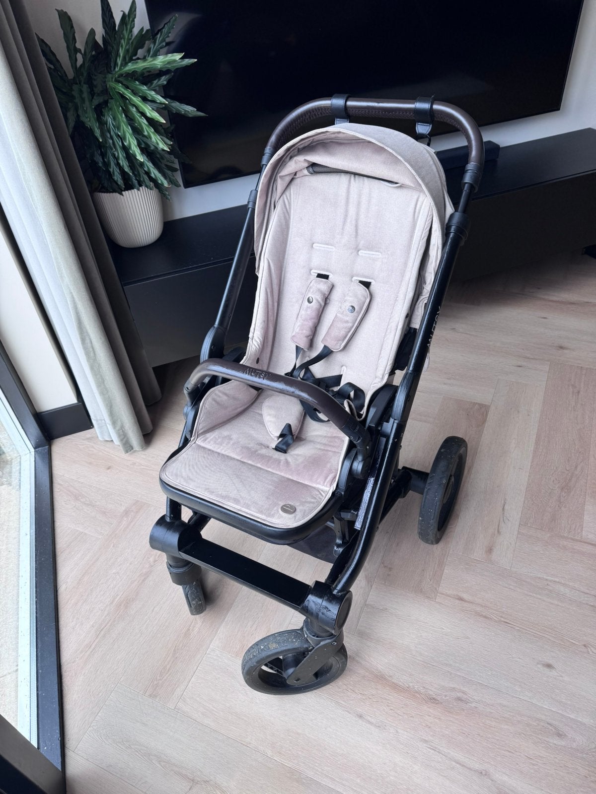 Mutsy Nio Cosmic sand, Kinderen en Baby's, Kinderwagens en Combinaties, Ophalen, Gebruikt, Mutsy