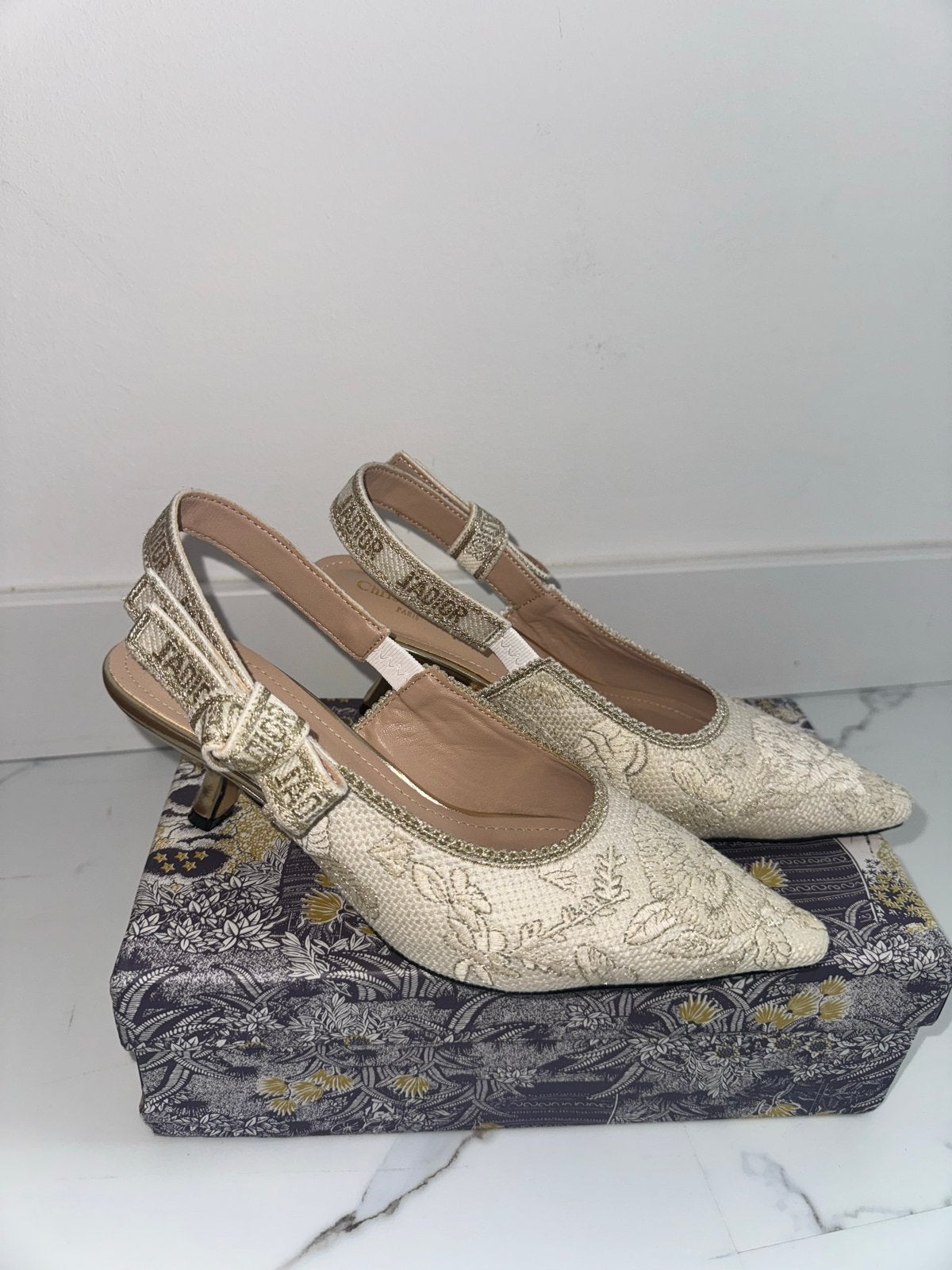 Dior J'Adior Slingback Pumps - Beige/Goud 39, Pumps, Beige, Nieuw, Ophalen of Verzenden