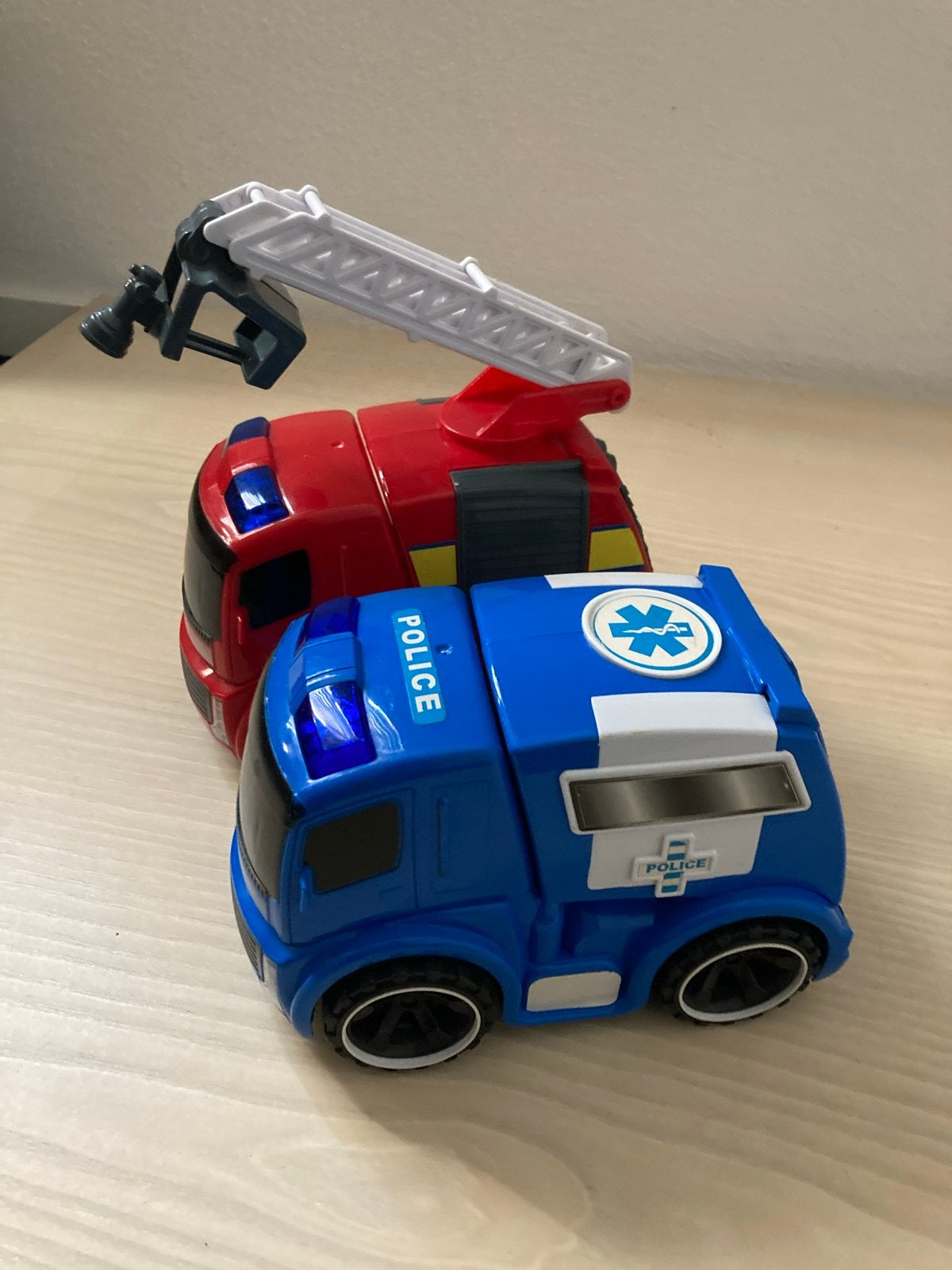 Speelgoed Politieauto en Brandweerauto Set, Kinderen en Baby's, Speelgoed | Speelgoedvoertuigen, Ophalen of Verzenden, Zo goed als nieuw