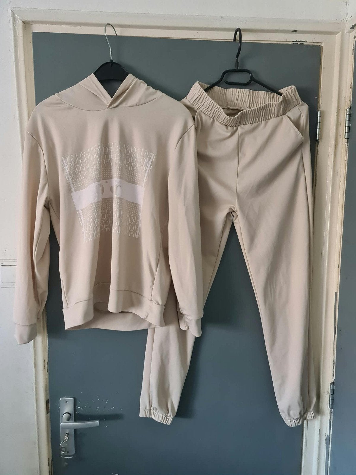 licht huispak, Ophalen of Verzenden, Zo goed als nieuw, Beige