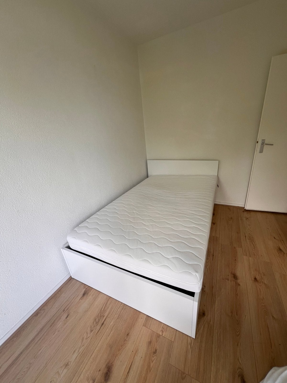 Compact Twijfelaar Bed (120x200) + Pocketvering Matras, Huis en Inrichting, Slaapkamer | Bedden, Ophalen, Wit, Tweepersoons, Zo goed als nieuw