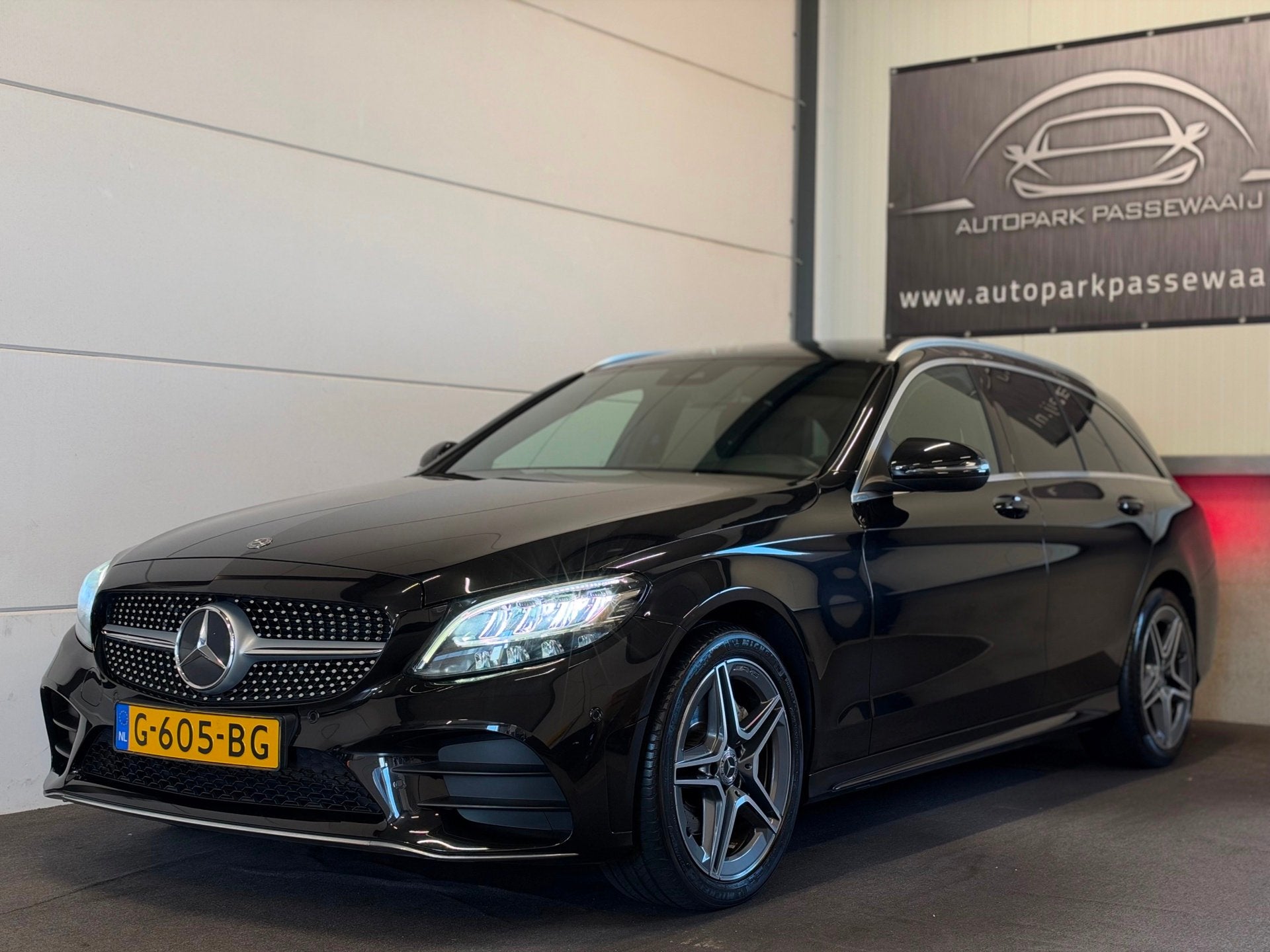 Mercedes-Benz C-klasse Estate 200 4MATIC AMG Pano, Cruise Co, Auto's, Automaat, Dealer onderhouden, 1497 cc, Zwart