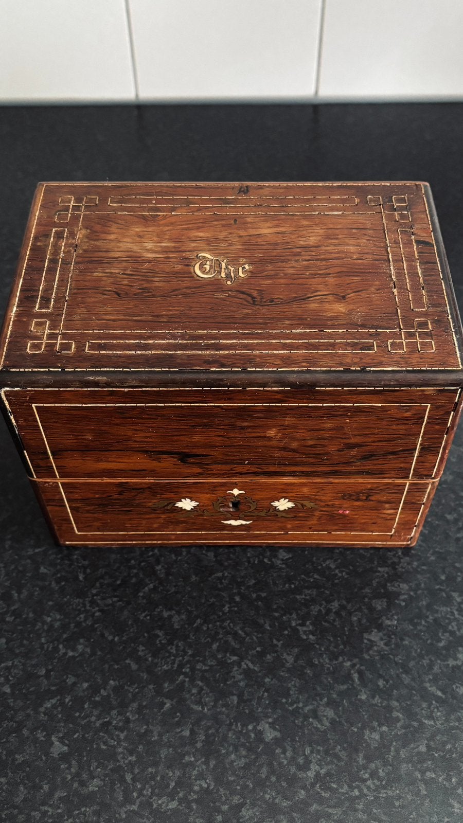 Antiek theedoosje met decoratieve inleg, Antiek en Kunst, Ophalen of Verzenden