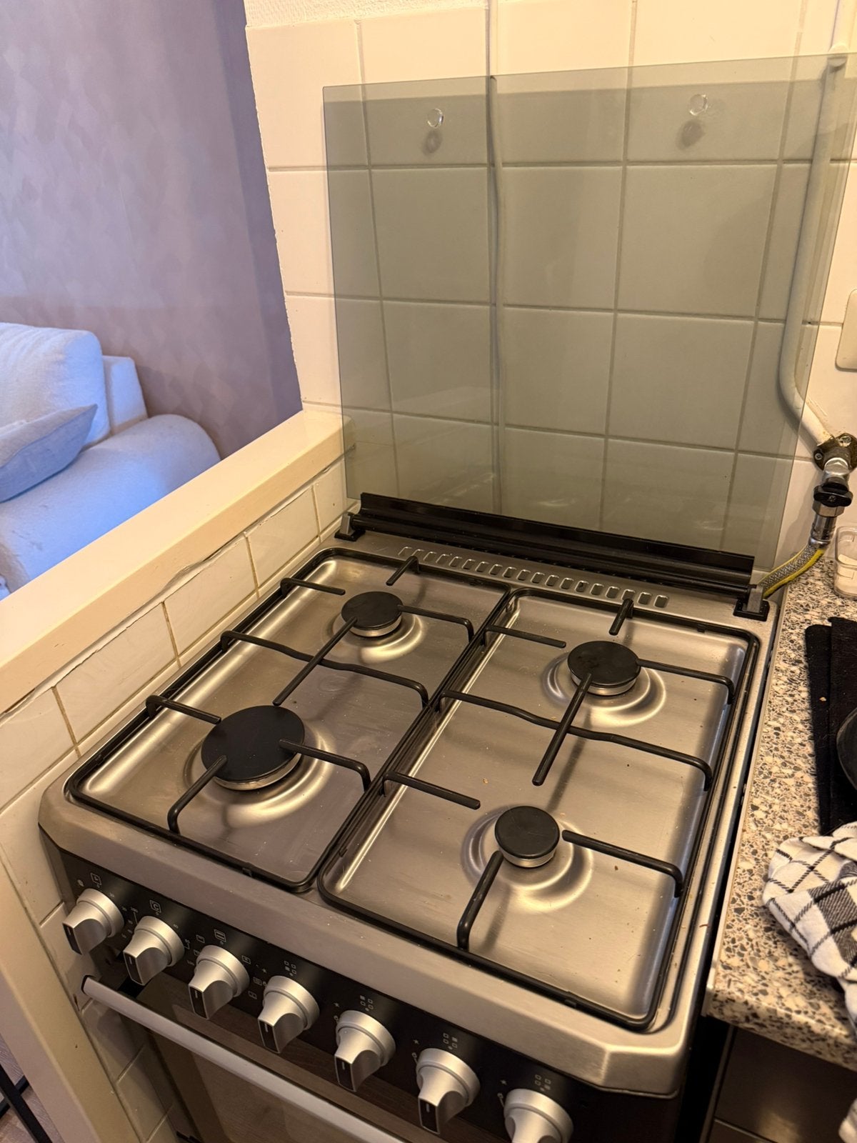 Gasfornuis met oven - MOET WEG, Witgoed en Apparatuur, Ophalen, 4 kookzones, Zo goed als nieuw, Gas