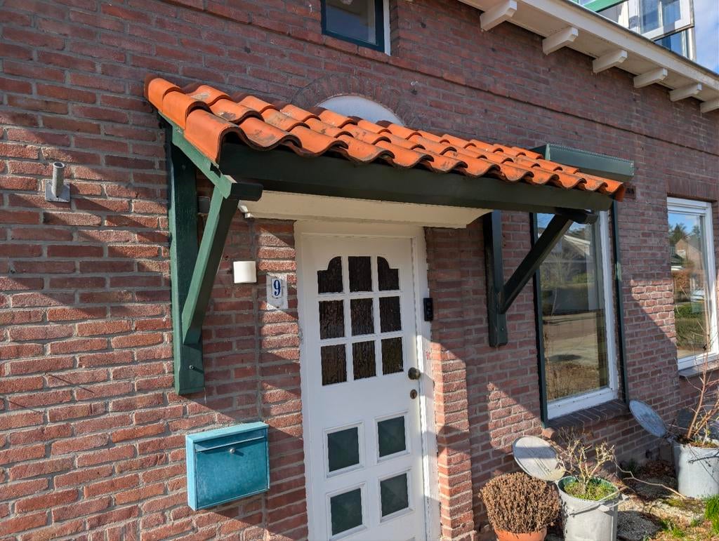 Karakteristiek houten afdakje met authentieke dakpannen, Ophalen, Gebruikt