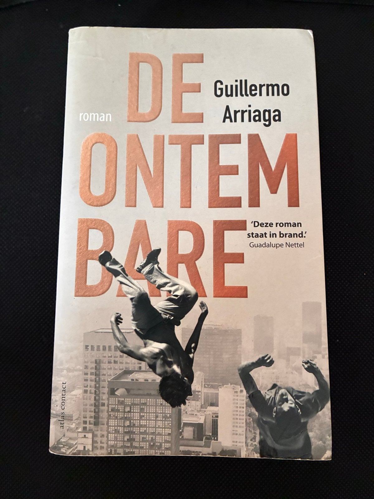 De Ontembare - Guillermo Arriaga (roman), Ophalen of Verzenden, Gelezen, Wereld overig