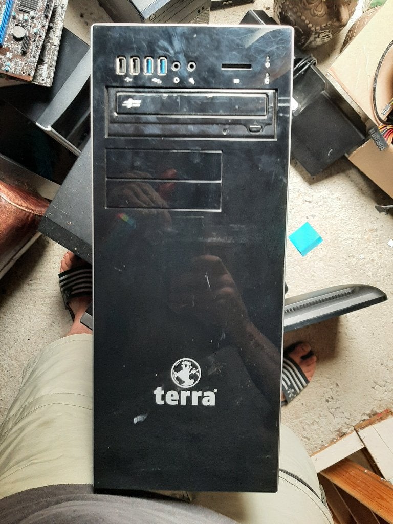 Wormann Terra desktop Ryzen Gigabyte GA AX370M DS3H, Ophalen, Zo goed als nieuw