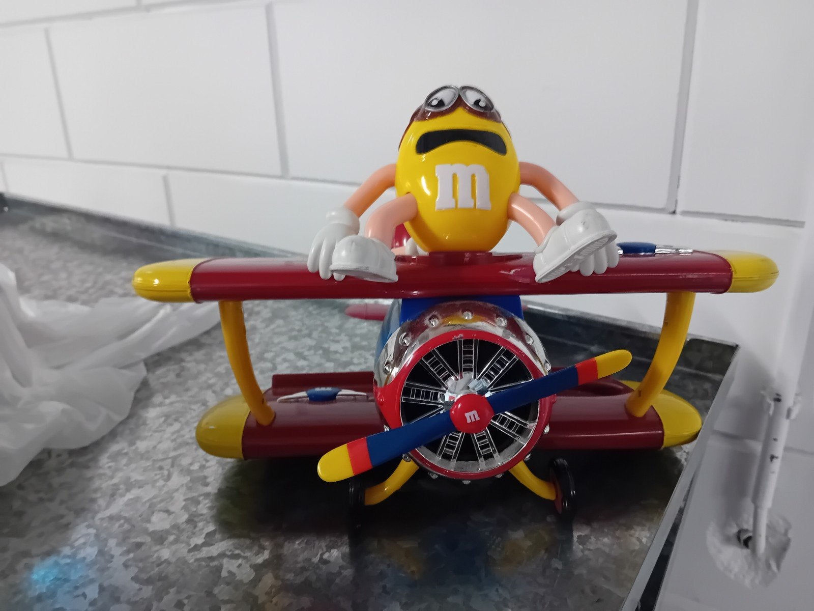 M&M's Vliegtuig Snoepdispenser - Uniek Verzamelobject, Ophalen of Verzenden, Gebruikt