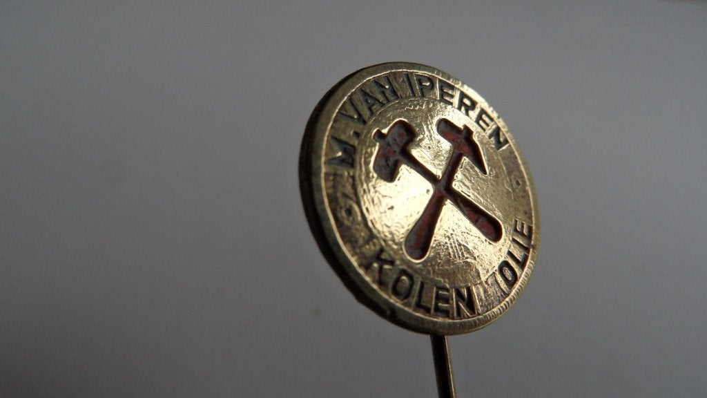 M.van Iperen kolen en olie speld, Verzenden, Gebruikt, Merk, Speldje of Pin