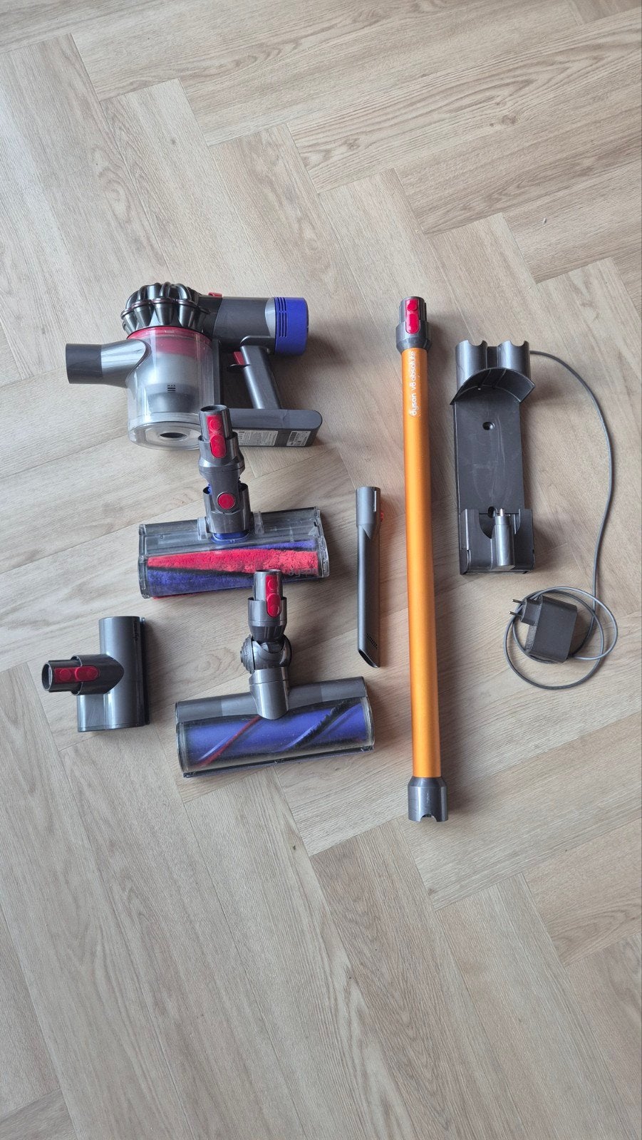Dyson V8 Absolute steelstofzuiger met accessoires