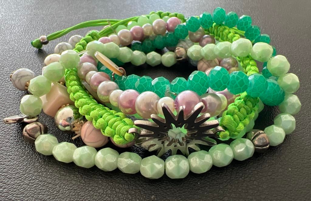 Armbandjes in kleur Green Pea(rls) 😉, Sieraden, Tassen en Uiterlijk, Armbanden, Zo goed als nieuw, Overige materialen, Groen