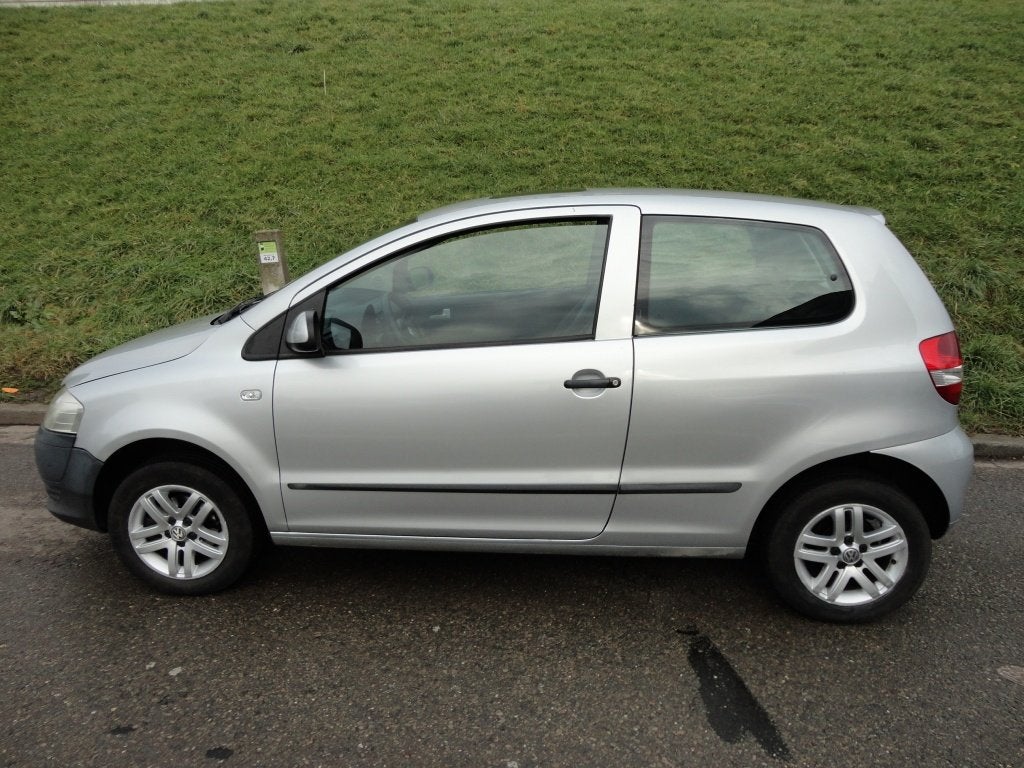 Volkswagen Fox 1.4 Trendline Nw Apk schuifdak. (bj 2005), Auto's, Volkswagen, Voorwielaandrijving, Zwart, 4 cilinders, 4 stoelen