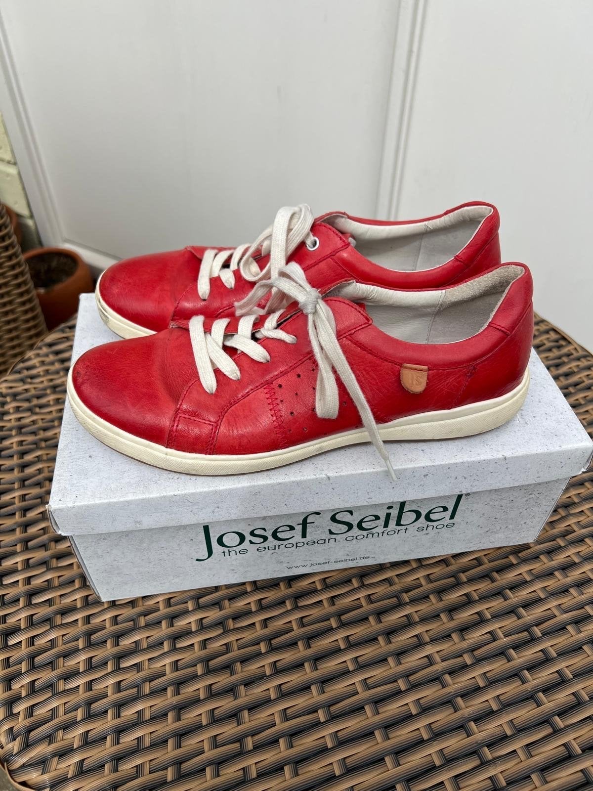 Josef Seibel Rode Leren Sneakers Maat 39, Kleding | Dames, Schoenen, Ophalen of Verzenden, Gedragen, Rood, Sneakers of Gympen