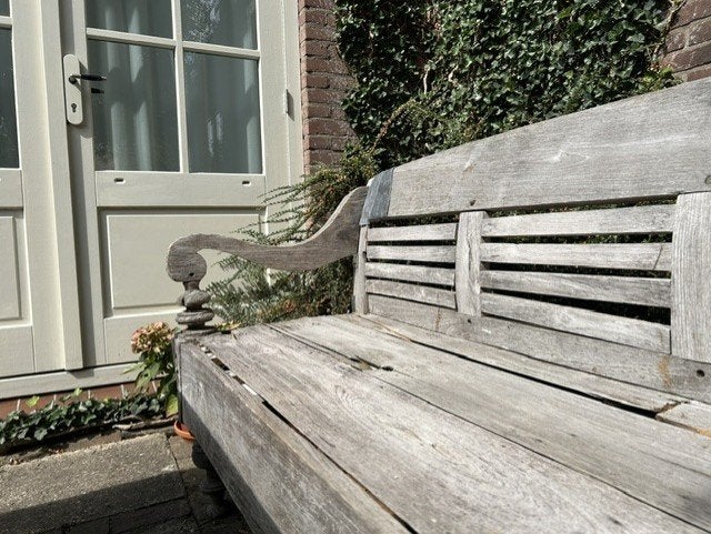 Antieke doorleefde  grote tuinbank / stationsbank, Tuin en Terras, Ophalen, Gebruikt, Teakhout
