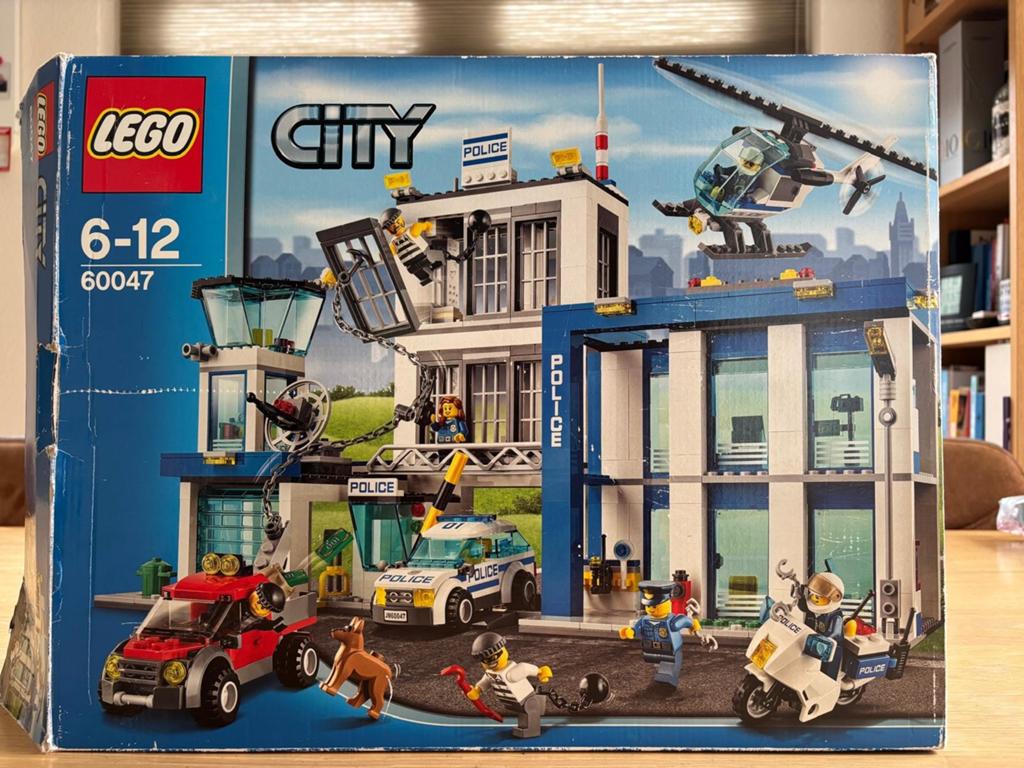 LEGO City Politiebureau (60047) + extra politiemotor (60023), Ophalen, Lego, Compleet, Complete set