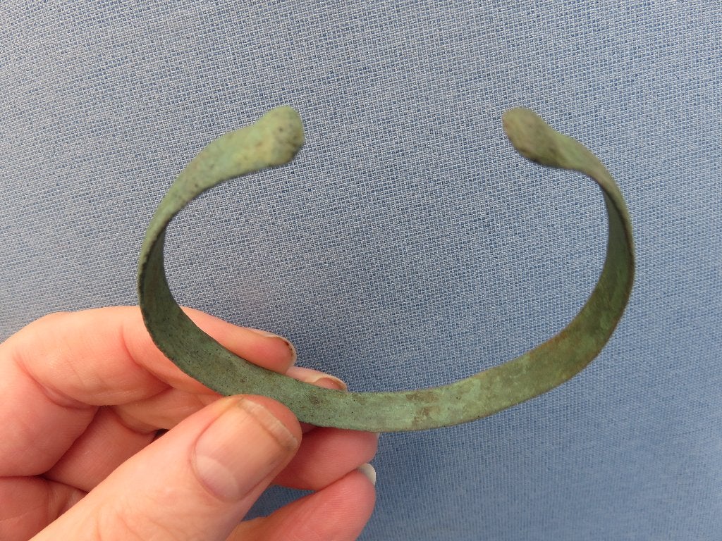 Bronzen knoppen armband - ca. 2700 jaar oud - bodemvondst, Ophalen of Verzenden, Brons, Armband