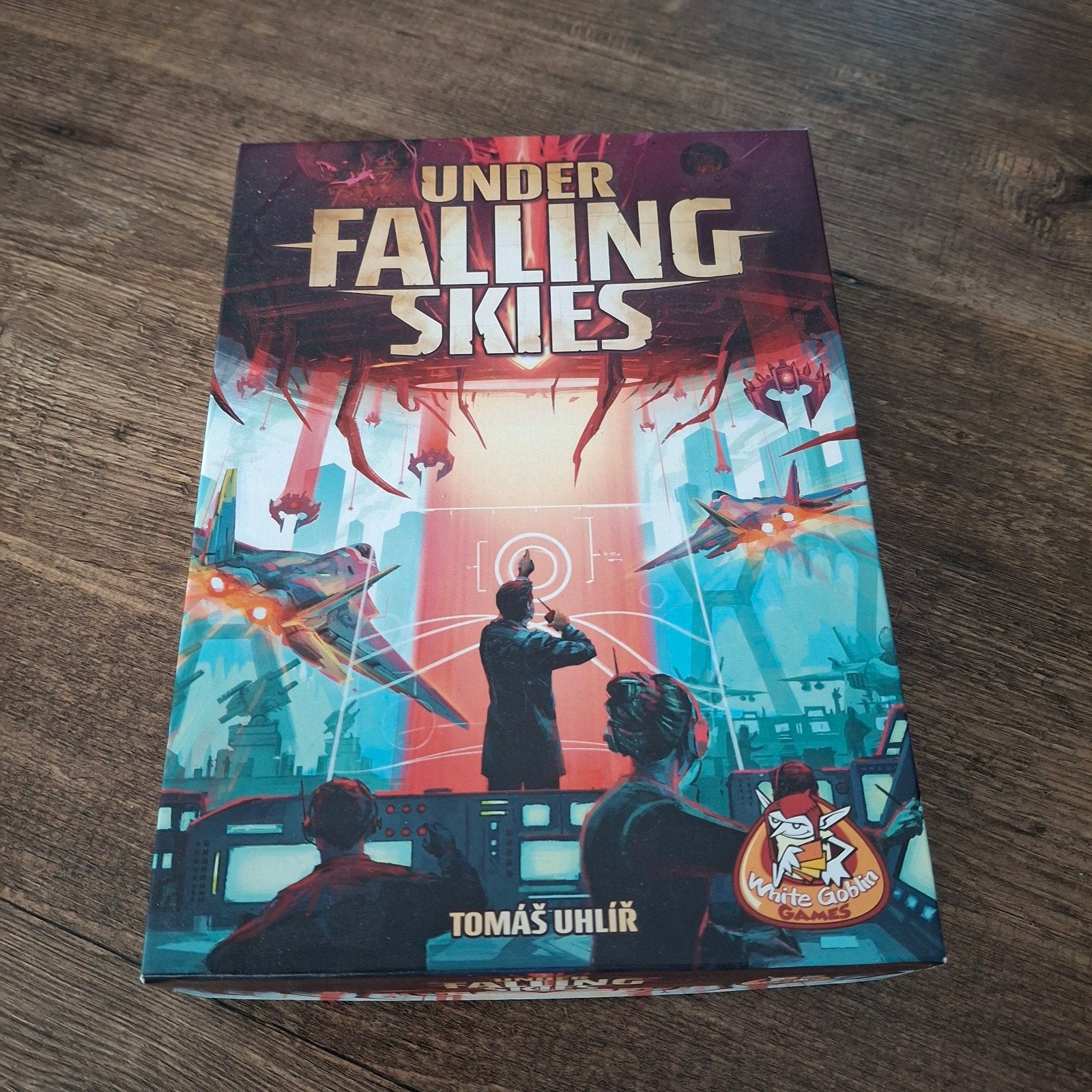 Under Falling Skies - Zo goed als nieuw, compleet, Ophalen, Zo goed als nieuw