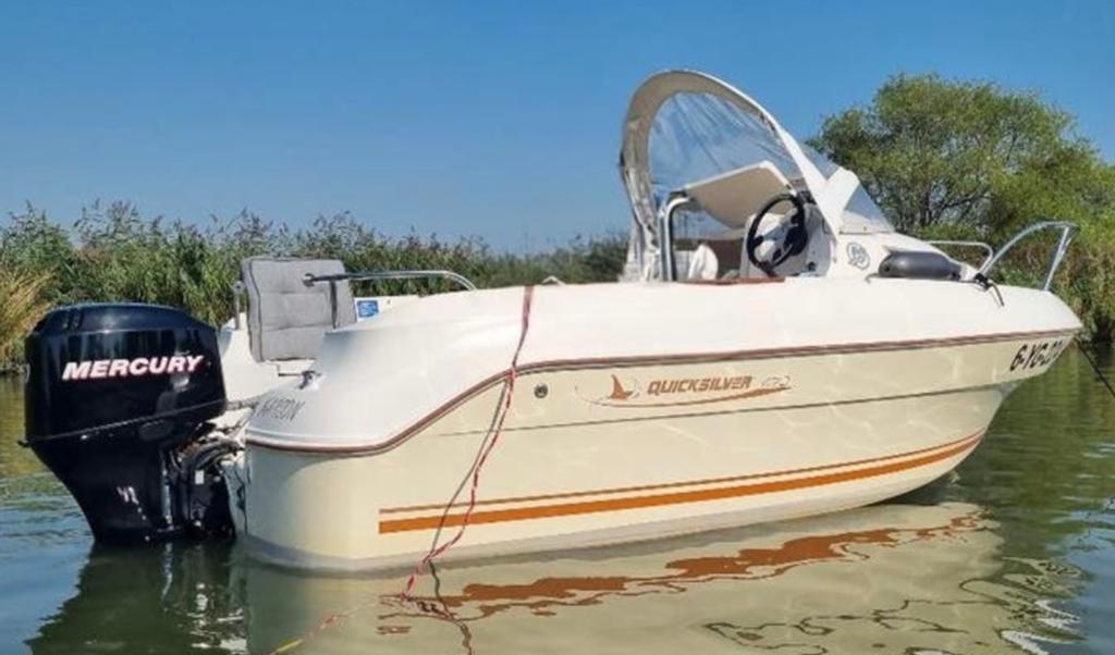 Mooie quicksilver 470 cabin + 50 pk 4 takt EFI, Ophalen, Zo goed als nieuw, Quicksilver