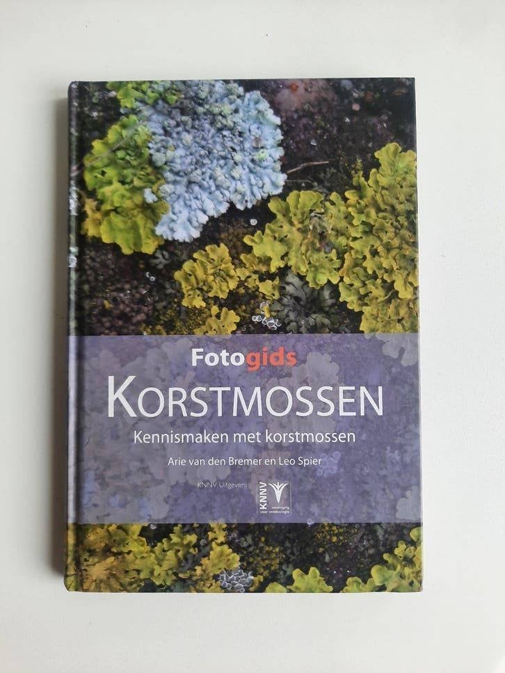 Fotogids Korstmossen . Arie van den Bremer & Leo Spier, Boeken, Ophalen of Verzenden, Zo goed als nieuw, Bloemen, Planten en Bomen