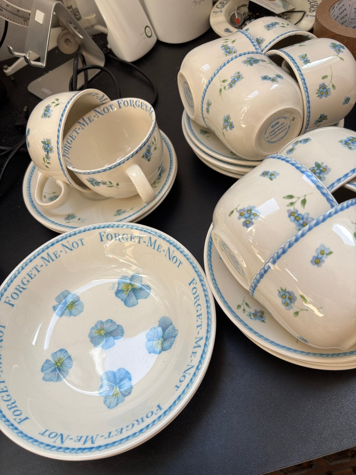 10 Kop en schotels en 2 schaaltjes - Forget-Me-Not, Gebruikt, Keramiek, Ophalen of Verzenden, Overige stijlen