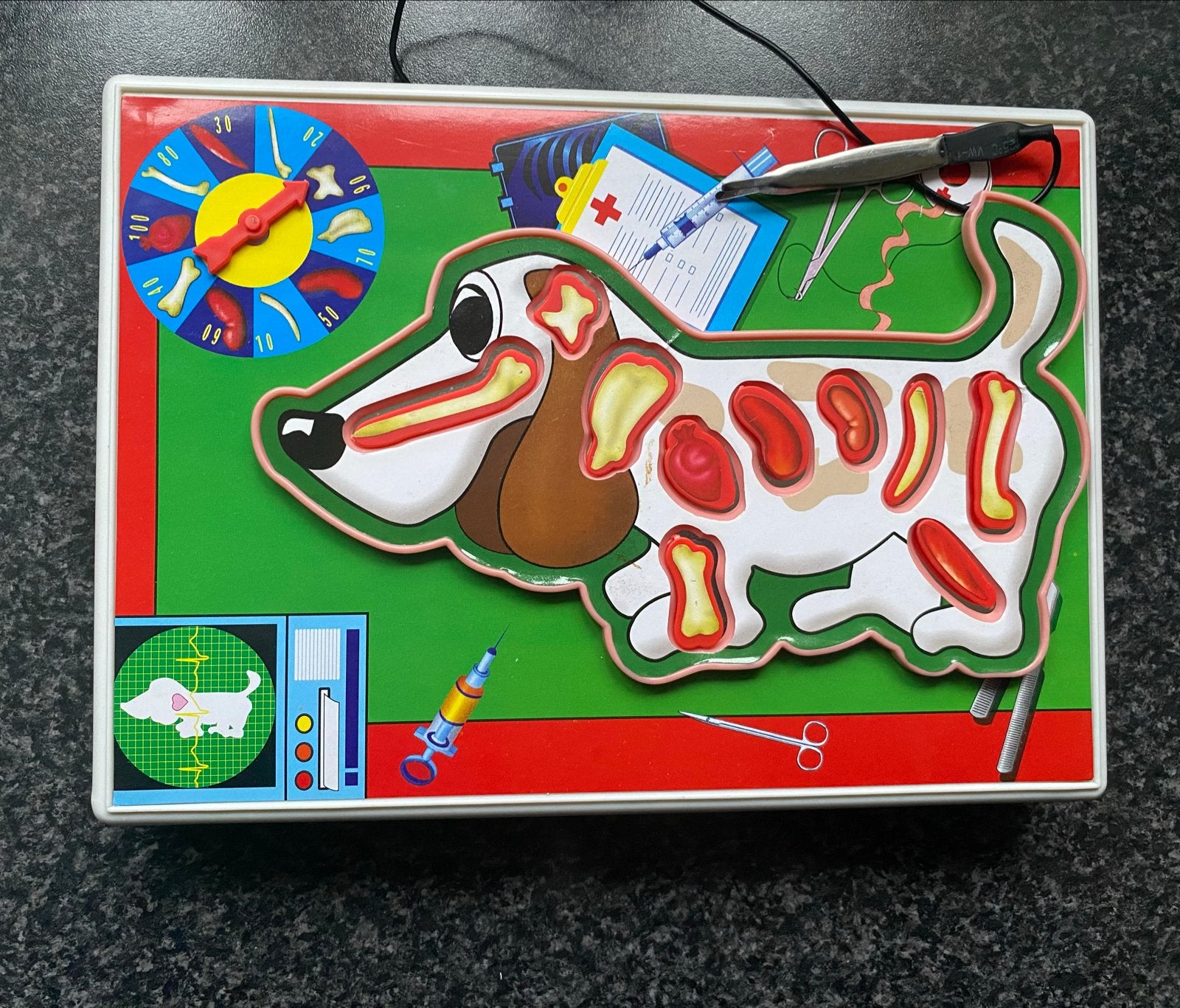 Shaking Dog Game (Dokter Shaky Dierenarts), Een of twee spelers, Ophalen of Verzenden, Zo goed als nieuw